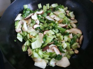 毛芋青菜炒饭的做法步骤：5
