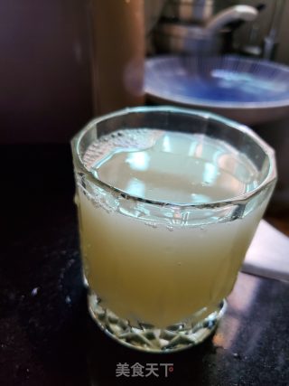 鲜榨梨汁的做法步骤：4