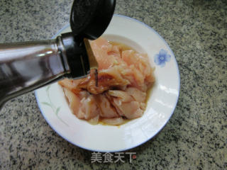 花菇炒鸡胸肉的做法步骤：5