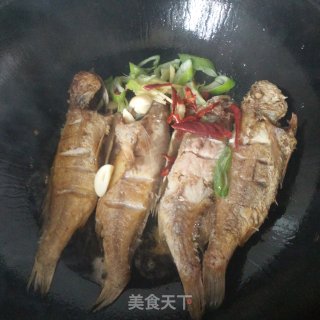 红烧黄花鱼的做法步骤：7