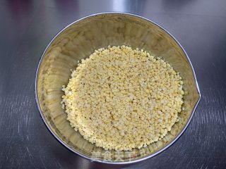 绿豆糕的做法步骤：2