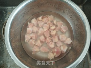孜然豆角鸡脆骨的做法步骤：1