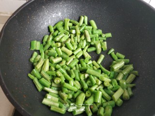 孜然豆角鸡脆骨的做法步骤：7