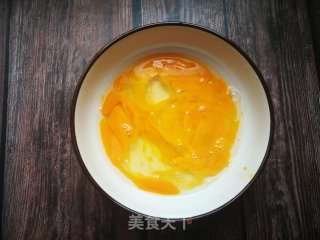 韭菜炒鸡蛋的做法步骤：2
