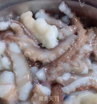 葱段八爪鱼的做法步骤：1