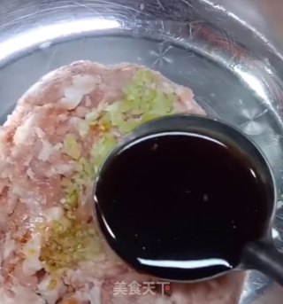 丸子炖粉条的做法步骤：1