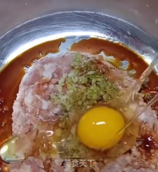 丸子炖粉条的做法步骤：2