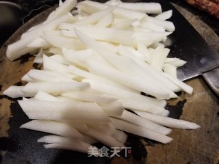 萝卜煮年糕的做法步骤：1