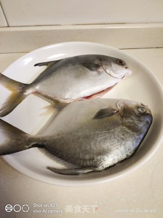 红焖鲳鱼的做法步骤：1