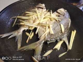 红焖鲳鱼的做法步骤：4