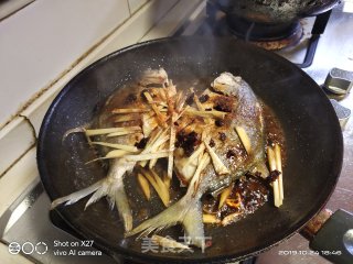 红焖鲳鱼的做法步骤：5