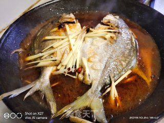 红焖鲳鱼的做法步骤：6
