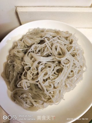 红薯粉肉末的做法步骤：2