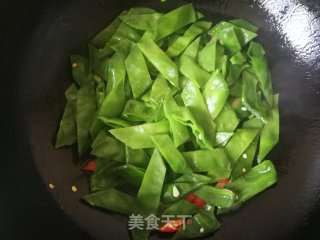红椒炒眉豆角的做法步骤：6