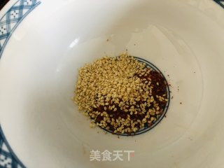 这碗销魂红烧拌面，好吃到舔碗底！的做法步骤：1