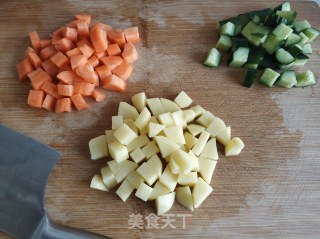 素炒三丁的做法步骤：1