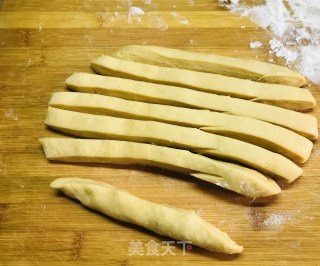 椰蓉麻花的做法步骤：2