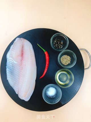 减肥餐～香煎鲷鱼的做法步骤：1
