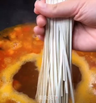 西红柿鸡蛋面的做法步骤：7