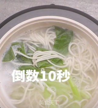 麻辣热汤面的做法步骤：4