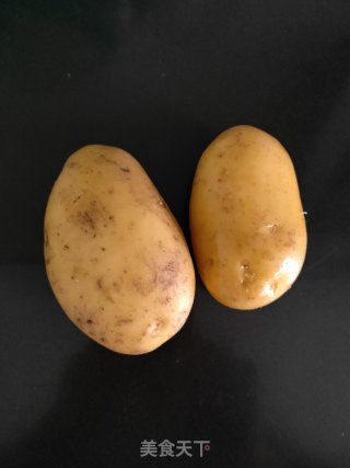 土豆饼的做法步骤：1