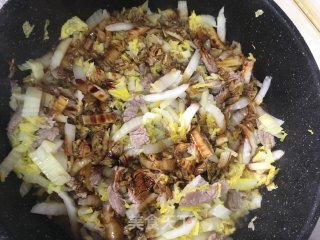 娃娃菜肉丝炒年糕的做法步骤：6