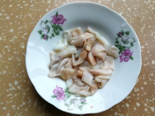 四季豆炒鱿鱼的做法步骤：2