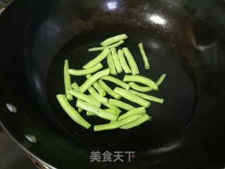 四季豆炒鱿鱼的做法步骤：3
