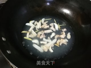 四季豆炒鱿鱼的做法步骤：4