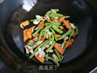 四季豆炒鱿鱼的做法步骤：6