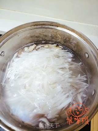 海米萝卜丝汤的做法步骤：5