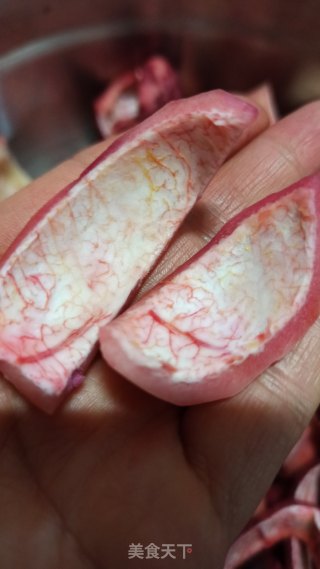 百香果果皮糖的做法步骤：2