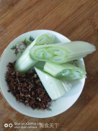 炖炸豆腐的做法步骤：1
