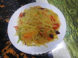 五彩萝卜土豆丝的做法步骤：6