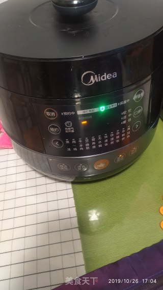 鸭骨玉米红萝卜汤的做法步骤：3