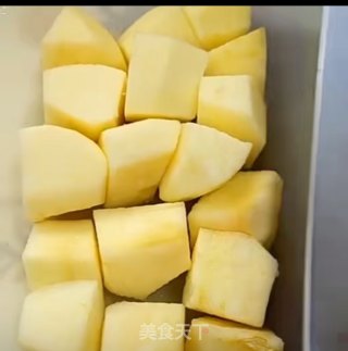 拔丝苹果的做法步骤：1