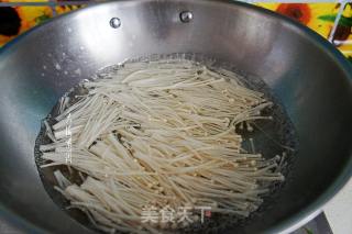 金针菇韭菜馅水饺的做法步骤：2