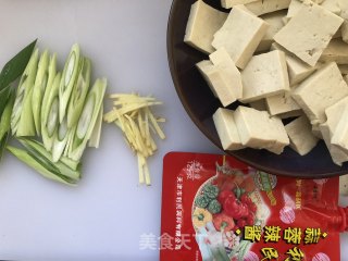 蒜蓉辣酱版豆腐的做法步骤：1