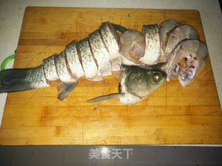 创意菜品：奥尔良腌料焖烧草鱼的做法步骤：2