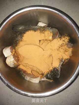 创意菜品：奥尔良腌料焖烧草鱼的做法步骤：5