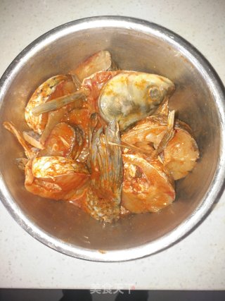 创意菜品：奥尔良腌料焖烧草鱼的做法步骤：6