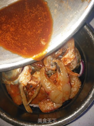 创意菜品：奥尔良腌料焖烧草鱼的做法步骤：12