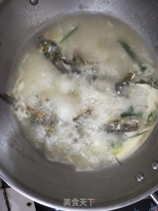 鲶鱼汤的做法步骤：4