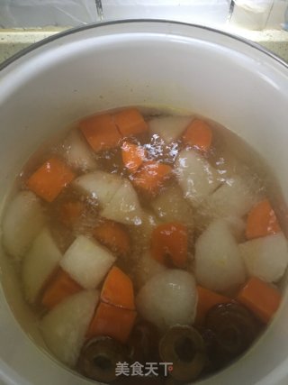 冰糖雪梨胡萝卜汤的做法步骤：5