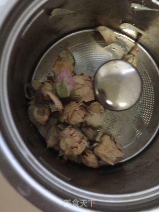 黑枸杞山楂玫瑰饮的做法步骤：2