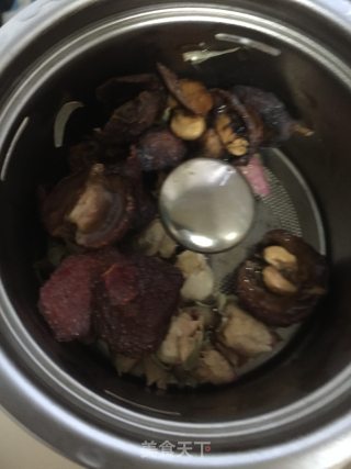 黑枸杞山楂玫瑰饮的做法步骤：3