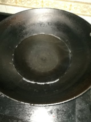 洋葱炒大鱿鱼须的做法步骤：3