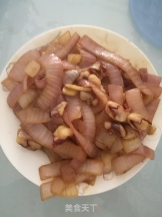 洋葱炒大鱿鱼须的做法步骤：8