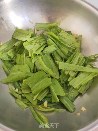 豆豉鲮鱼油麦菜的做法步骤：5