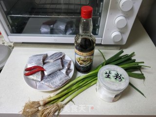 家常烧带鱼的做法步骤：1